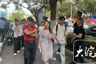 派斯和塞内加尔中场迪翁古来到斯坦福桥，观战切尔西vs纽卡